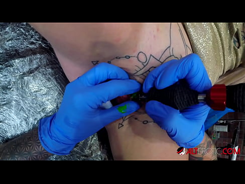 ❤️ Uiters getatoeëerde hottie Sully Savage het 'n tatoeëermerk op haar klitoris gekry ❤️❌ Seks op af.porno-negrov.ru